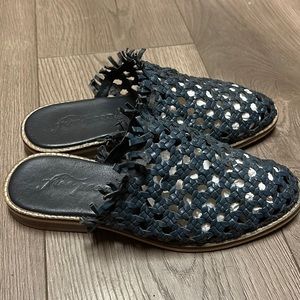 NWOT! Free People Mirage woven blue leather mule size 7